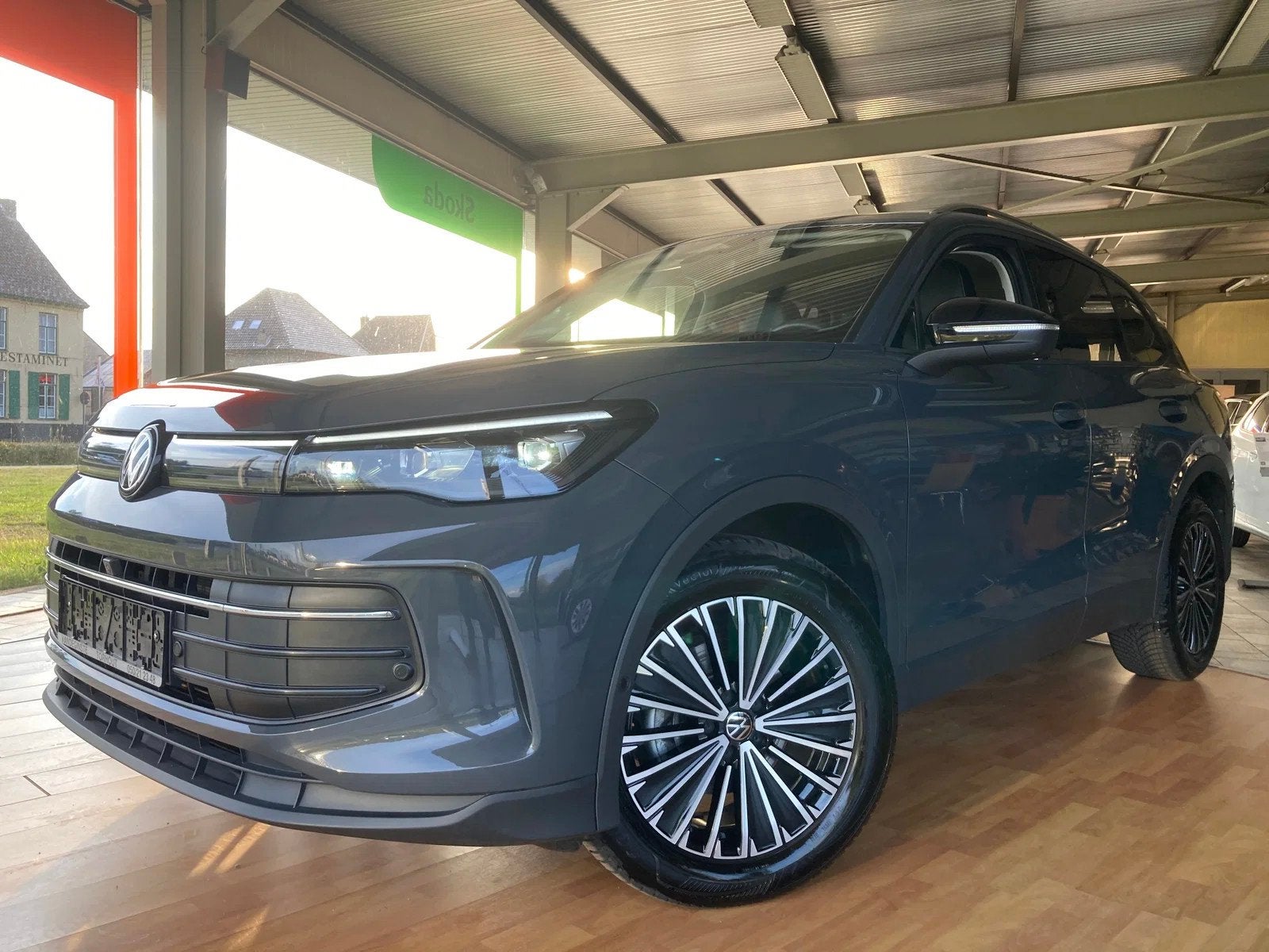 Volkswagen Tiguan Tiguan AUTOMAAT -GPS -Airco 3zone -App -Ca, Autos, Argent ou Gris, 139 g/km, 110 kW, Carnet d'entretien