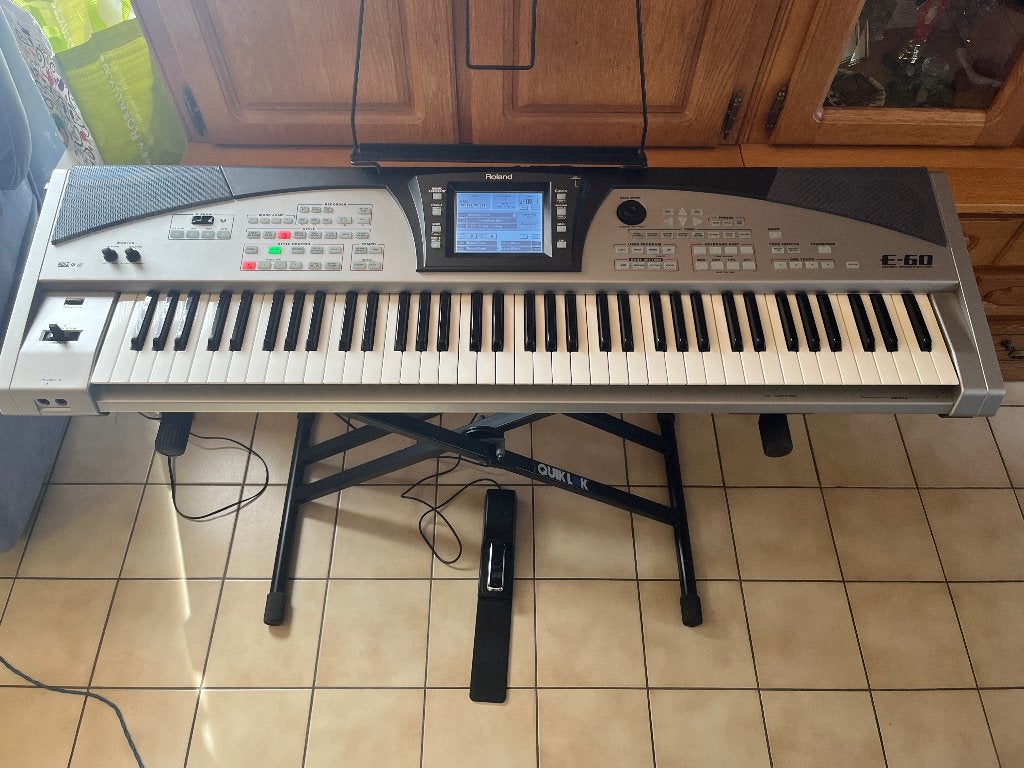 Roland E-60 Music Workstation, Enlèvement, Comme neuf, 76 touches, Roland