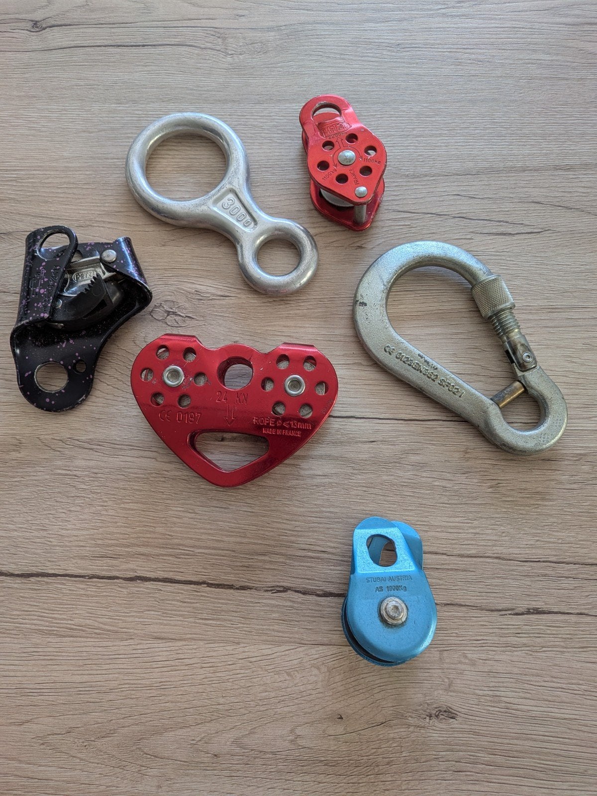 Klimmateriaal Petzl (stijgklemmen, acht, katrollen,...), Sport en Fitness, Ophalen of Verzenden