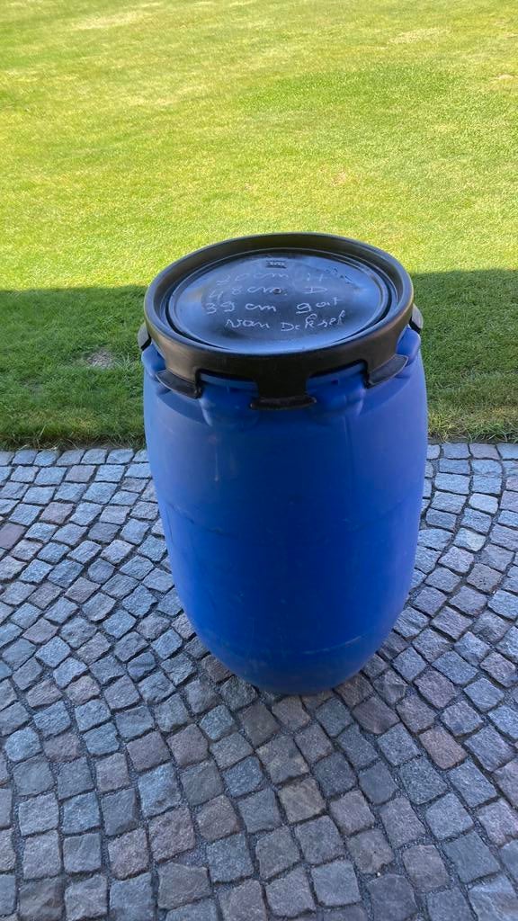 120 liter ---> Regen ton - waterton - kippen voeder ton 5€, Tuin en Terras, Regentonnen, 75 tot 150 liter, Ophalen, Gebruikt