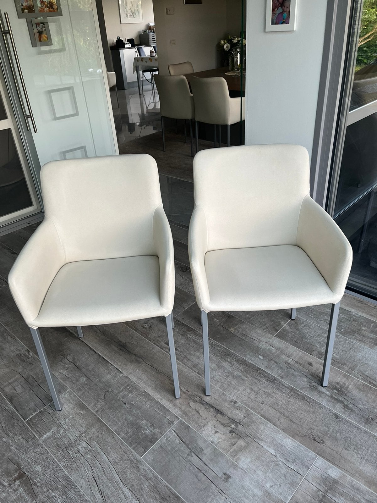 Chaise robuste de couleur crème, Enlèvement, Autres matériaux, Blanc, Modern