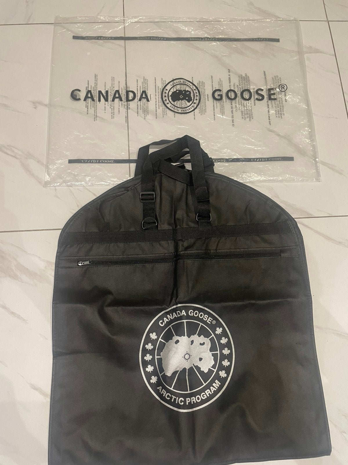 Zwarte Canada Goose Macmillan puffer jas, Ophalen of Verzenden, Zo goed als nieuw, Maat 46 (S) of kleiner, Zwart