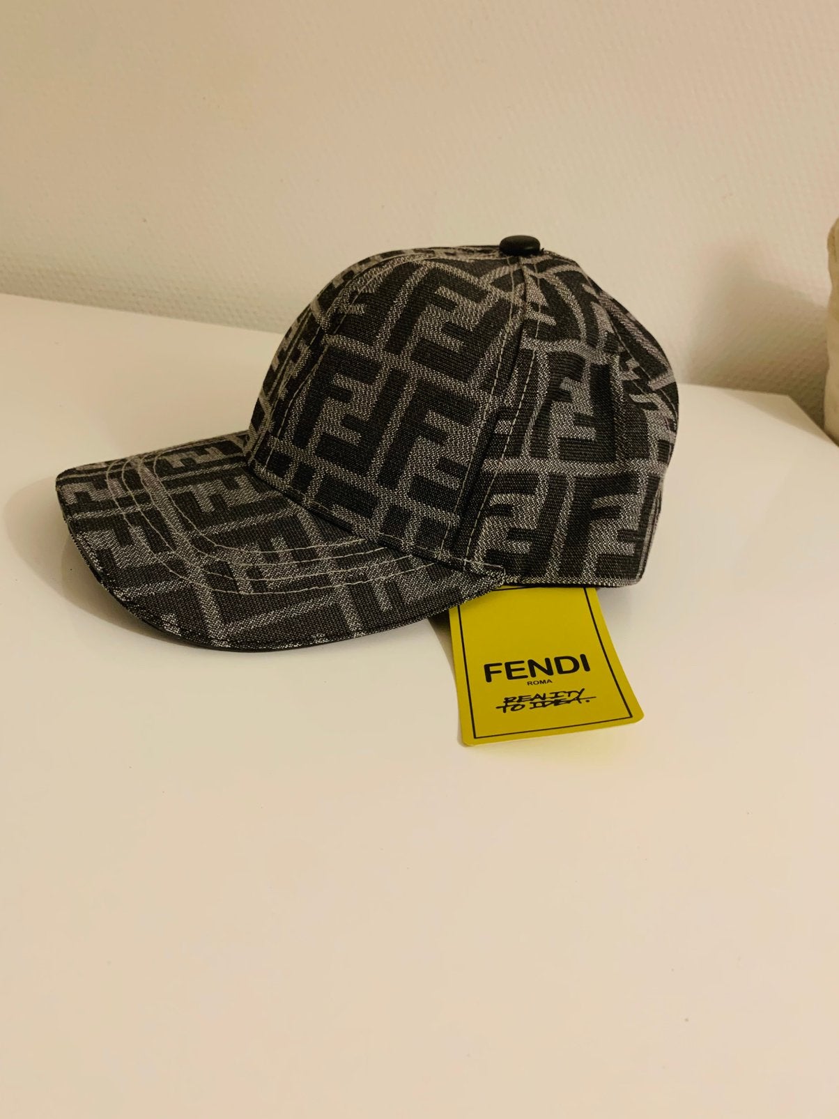 Grijze Fendi pet, Vêtements | Hommes, Chapeaux & Casquettes, Enlèvement, Neuf, One size fits all, Casquette