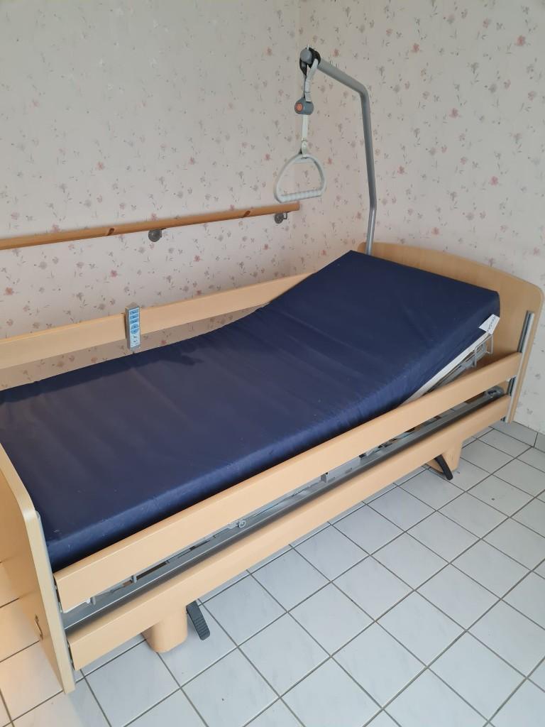 Elektrisch ziekenhuisbed, Diversen, Ophalen, Zo goed als nieuw