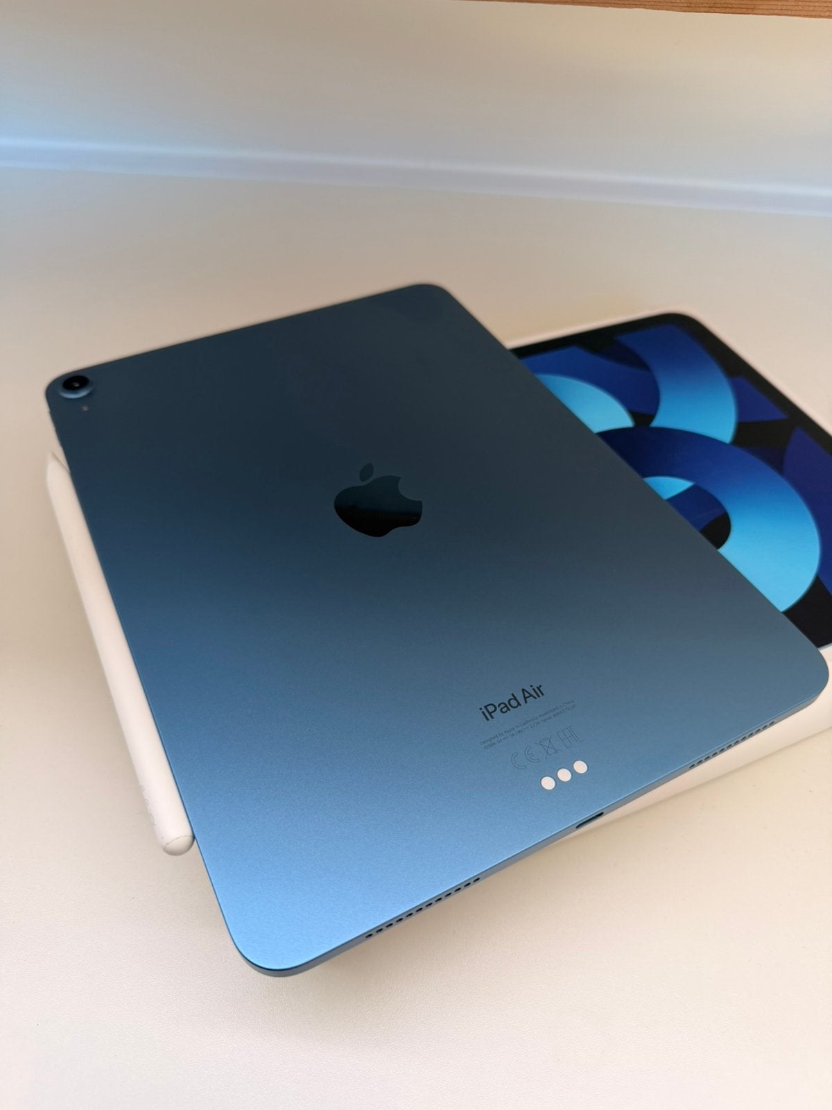 Ipad air 5 10,9” blauw 64gb, Computers en Software, Ophalen, Zo goed als nieuw, Blauw