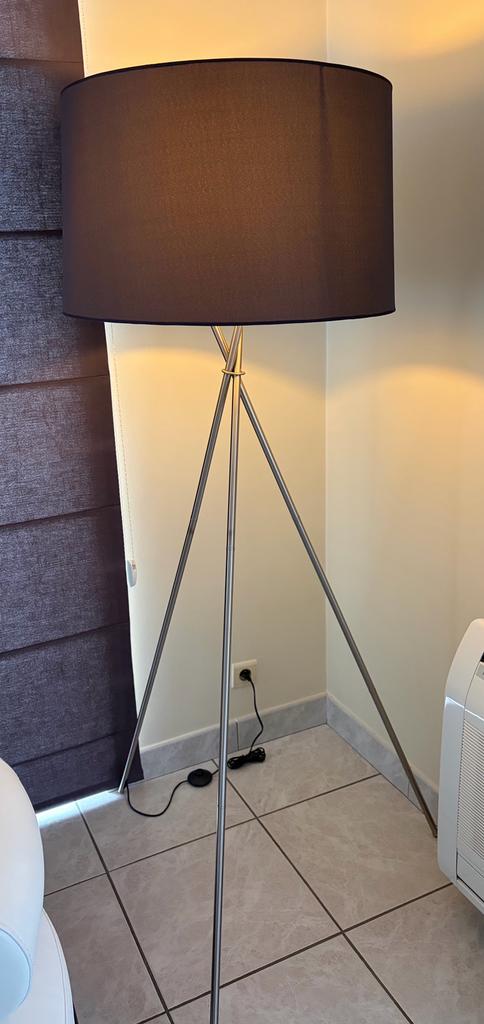 Staanlamp Esmee (met zwarte kap), Ophalen, Zo goed als nieuw