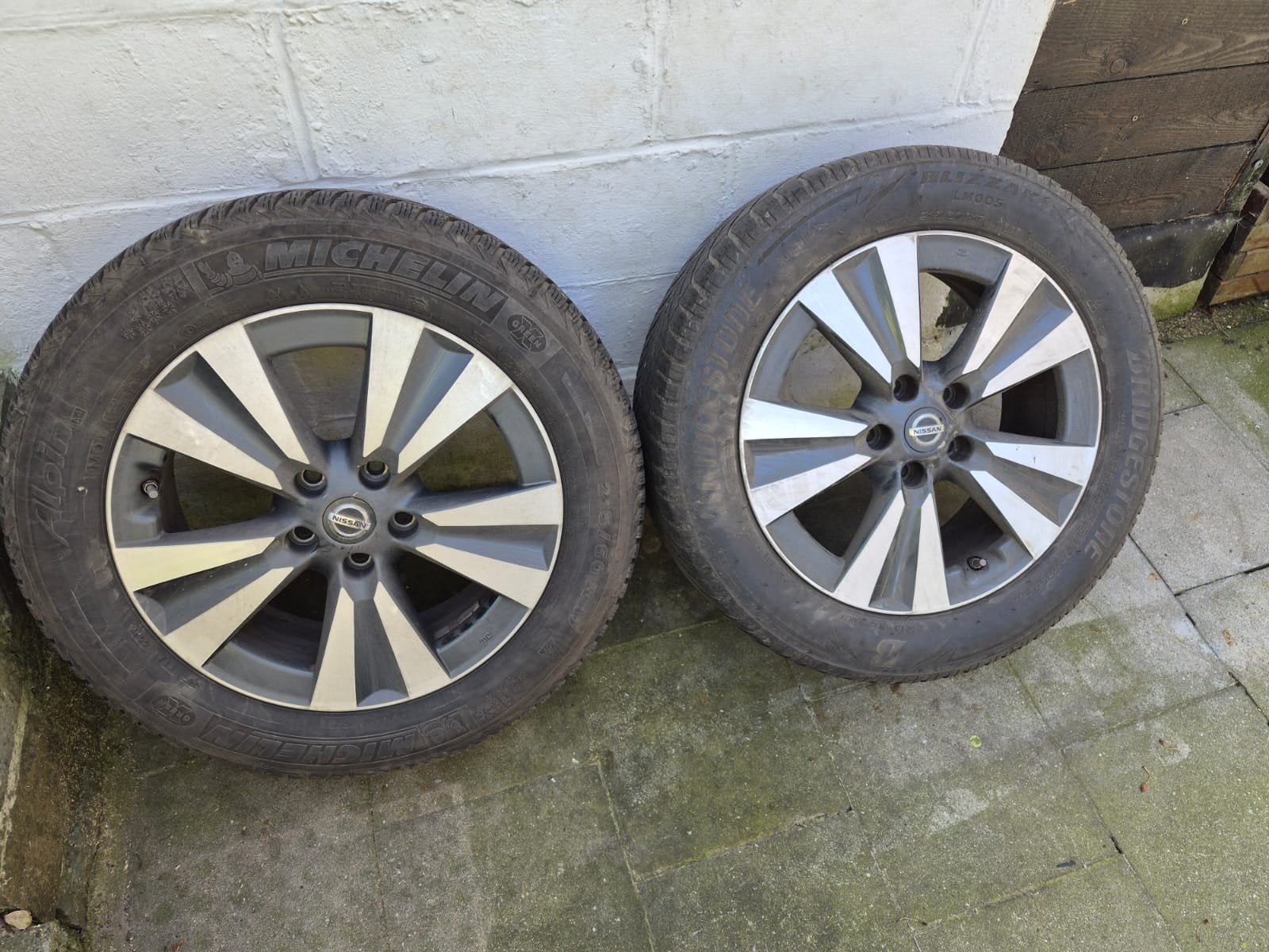 4 jantes Nissan avec capteurs, 17 pouces, Pneu(s)