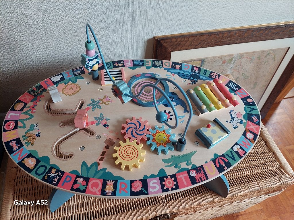 grande table d'activités en bois Mamabrum pour bébé, Enfants & Bébés, Jouets | Tables de jeux, Comme neuf, Enlèvement ou Envoi