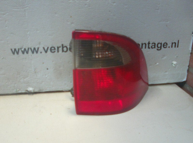 FEU ARRIÈRE DROIT Saab 9-5 Estate (YS3E) (5142260), Saab-de-info@saabgroup.com, Marienbergstraße  96
90411  Nürnberg, DE, Utilisé