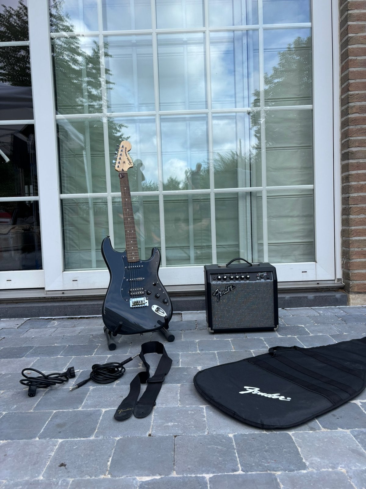 Squier Stratocaster Hss Affinity Pack, Musique & Instruments, Instruments à corde | Guitares | Électriques, Fender, Enlèvement