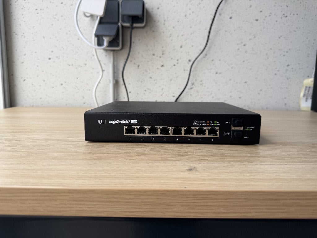 Ubiquiti EdgeSwitch 8 150W, Computers en Software, Netwerk switches, Ophalen of Verzenden, Zo goed als nieuw