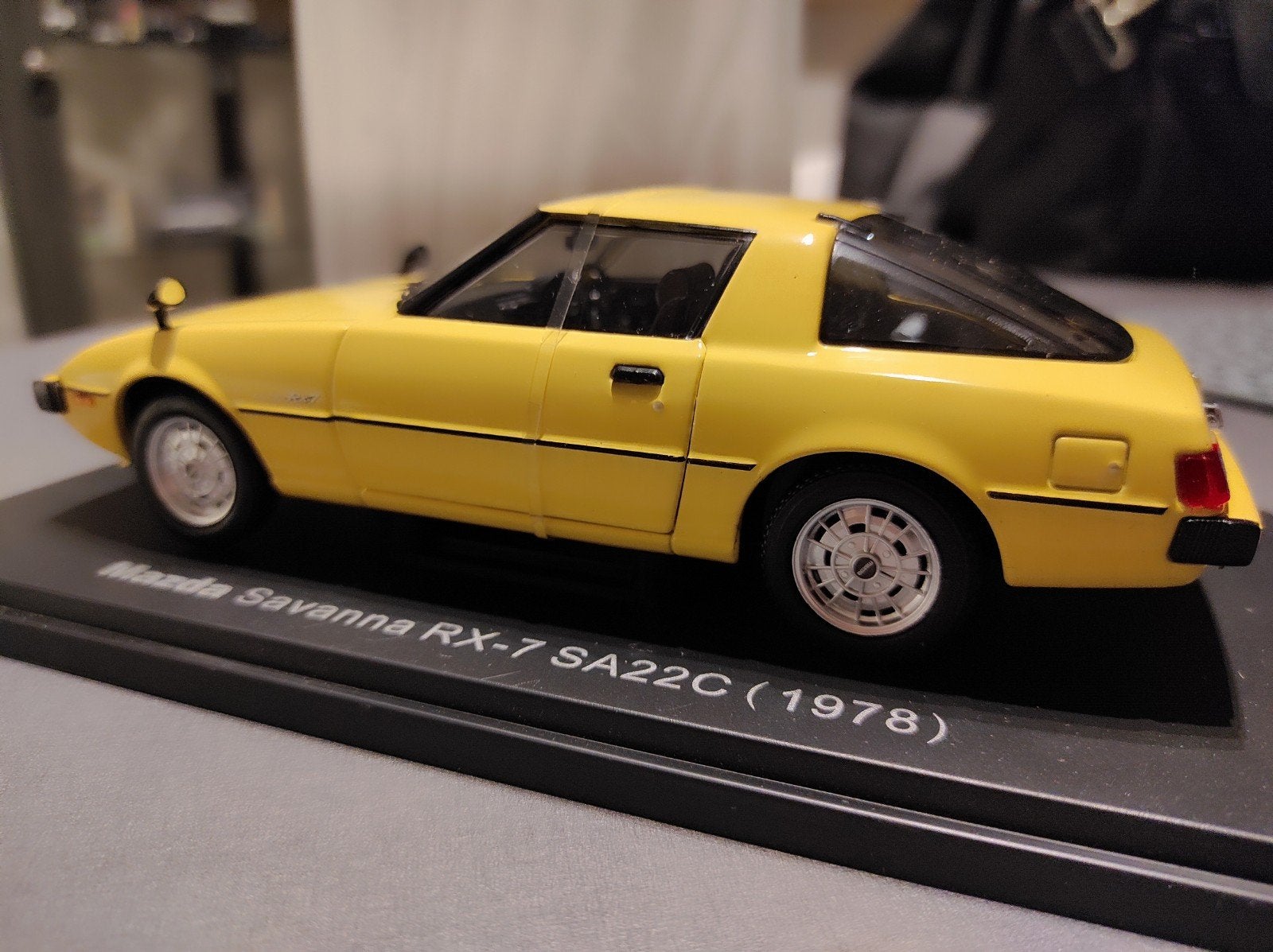 Mazda RX7 geel 1978, 1:24 in blisterverpakking, Ophalen of Verzenden