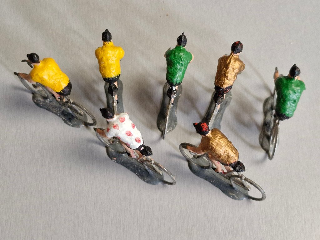7 oude metalen miniatuurwielrennertjes, Verzenden