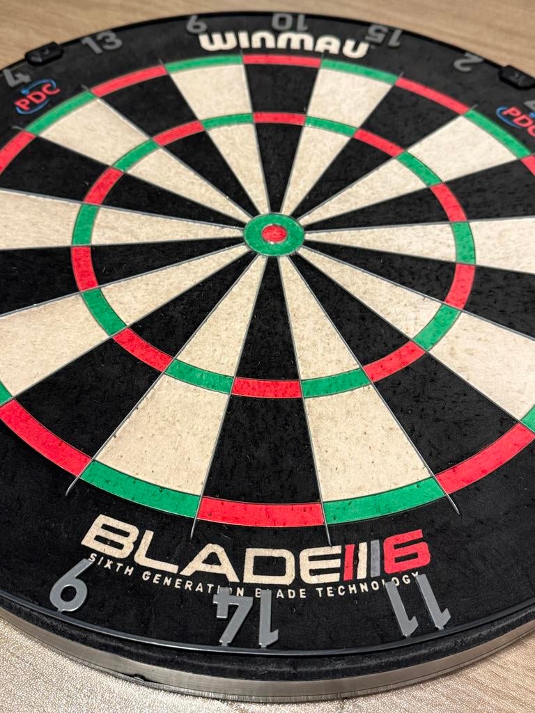 Winmau Blade 6 Triple core, Enlèvement, Comme neuf