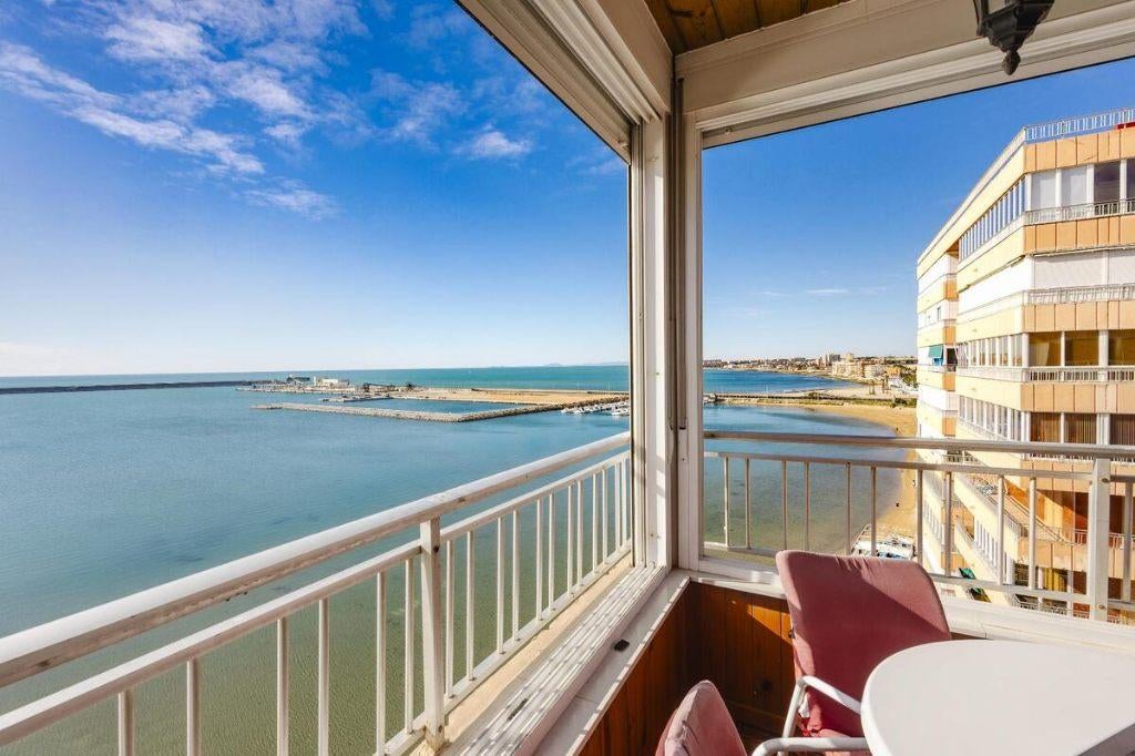 Appartement rénové en première ligne à Torrevieja, Immo, Torrevieja, 118 m², Appartement, 3 pièces