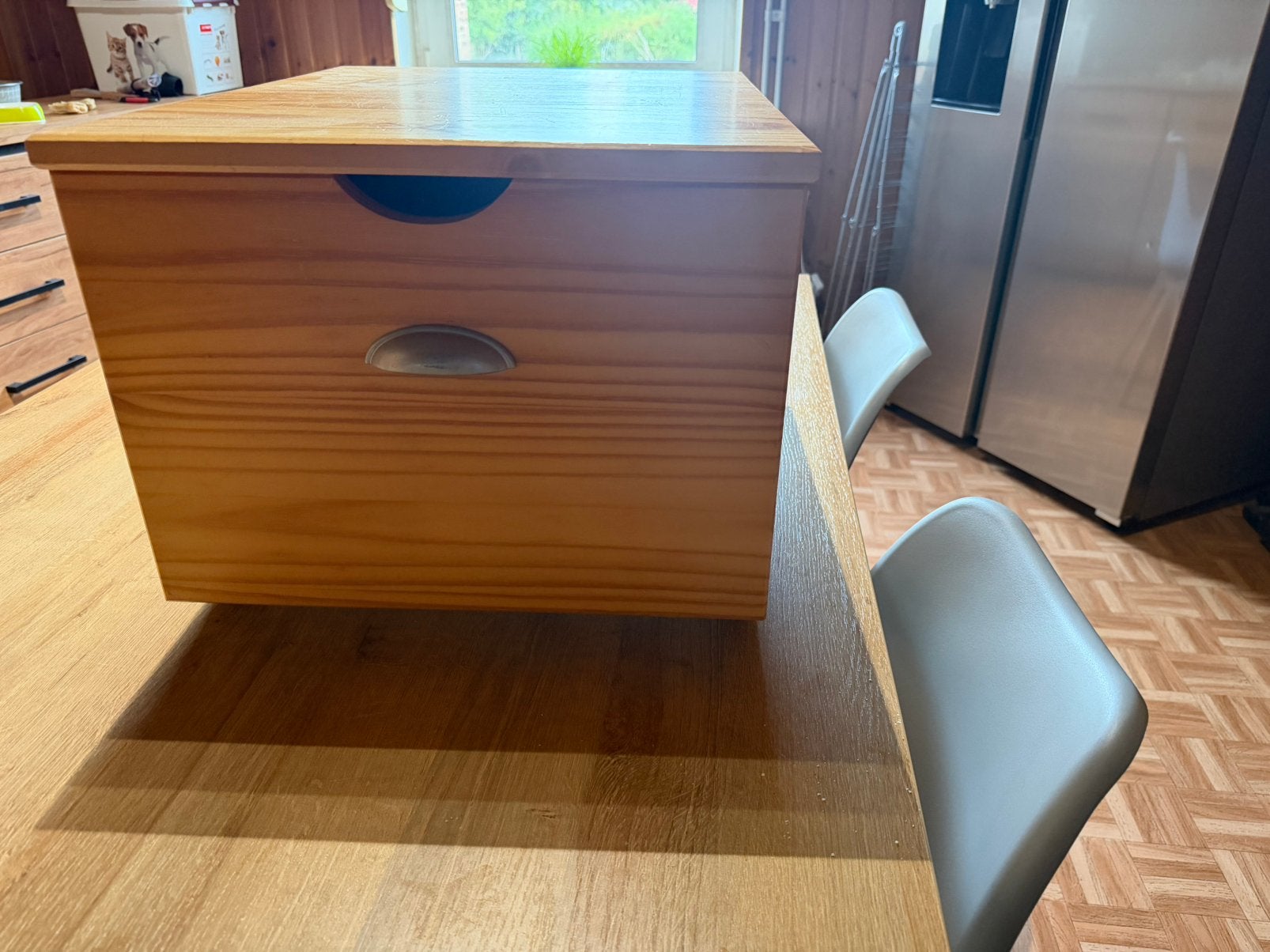 Table de nuit en bois de pin massif - Très bon état, Maison & Meubles, Enlèvement, Utilisé