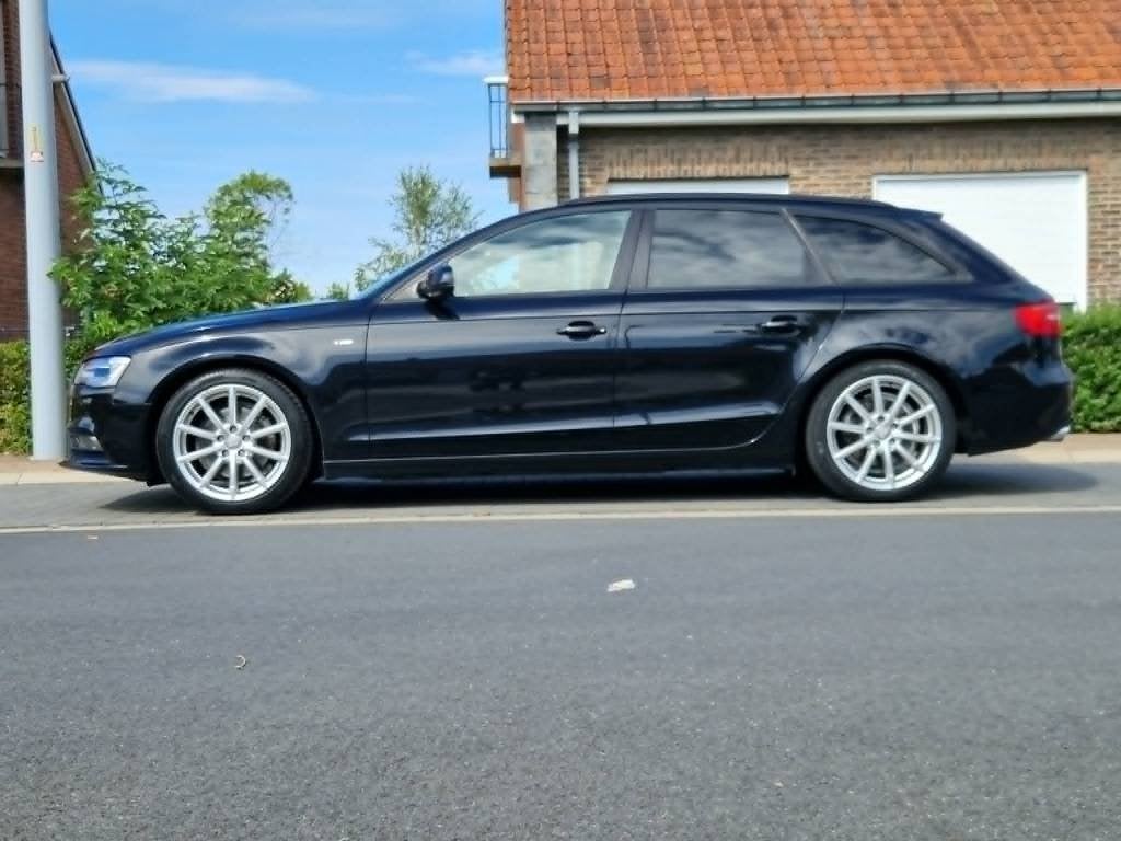 Audi a4 b8 S-line, Voorwielaandrijving, Zwart, 5 deurs, Particulier
