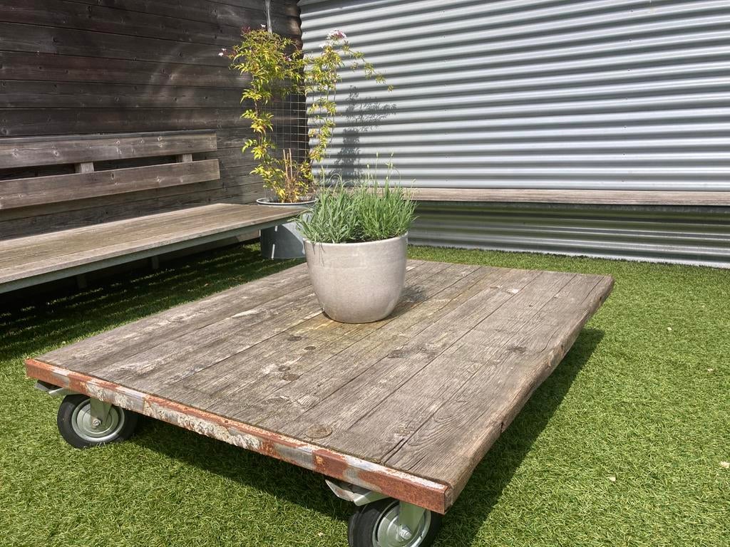 Lountafel/salontafel op wielen met industriële look, Ophalen, Gebruikt, Hout