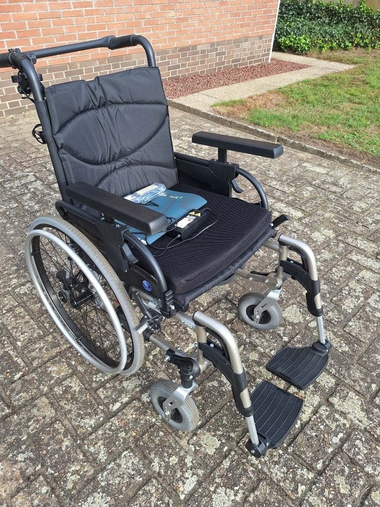 Rolstoel met motoraandrijving, Diversen, Ophalen, Inklapbaar, Zo goed als nieuw, Duwrolstoel