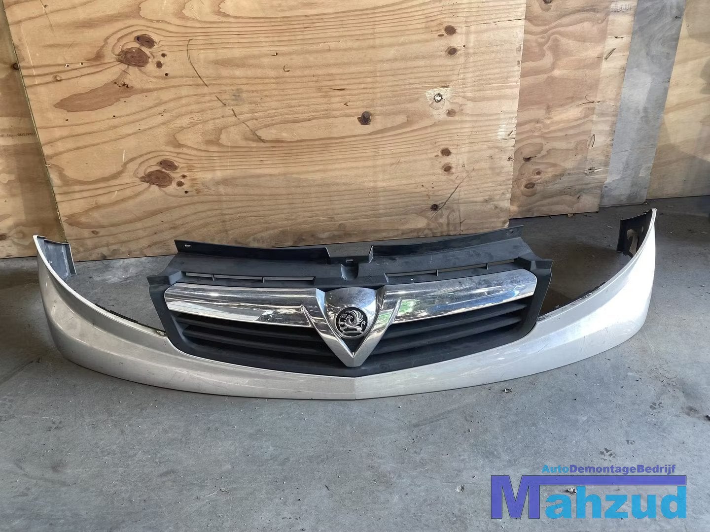 OPEL VIVARO RENAULT TRAFIC grijs voorbumper grille 2011-2014, Opel Automobile GmbH, Avant, Opel, Bahnhofsplatz 1
65423  Russelsheim am Main, DE