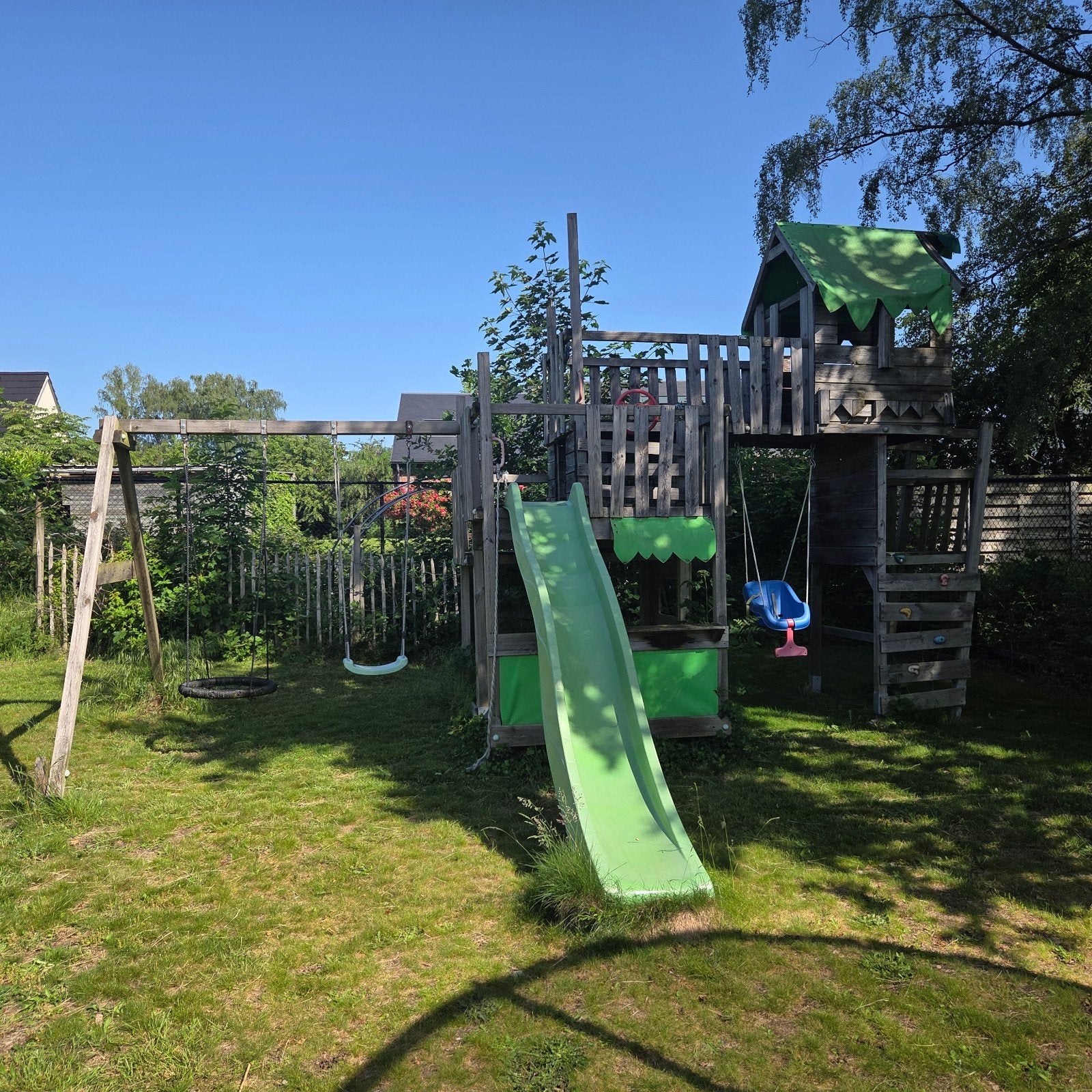Speeltuig / Speelhuis / Speeltuin, Enlèvement