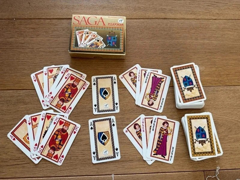 Coffret 2 jeux de cartes Piatnik Saga n2140 Vienne, Enlèvement ou Envoi, Comme neuf, Carte(s) à jouer
