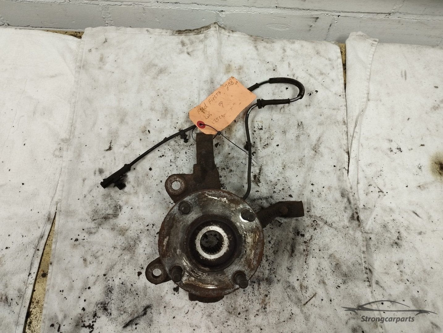 Fusee stuk links met wiellager en wielnaaf Ford Fiesta JA8 A, Autos : Pièces & Accessoires, Suspension & Châssis, -, -, -, Enlèvement ou Envoi