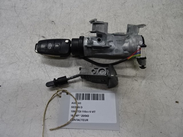 CONTACTSLOT Audi A3 Limousine (8VS / 8VM) (5Q0905955), Auto-onderdelen, Gebruikt, Audi