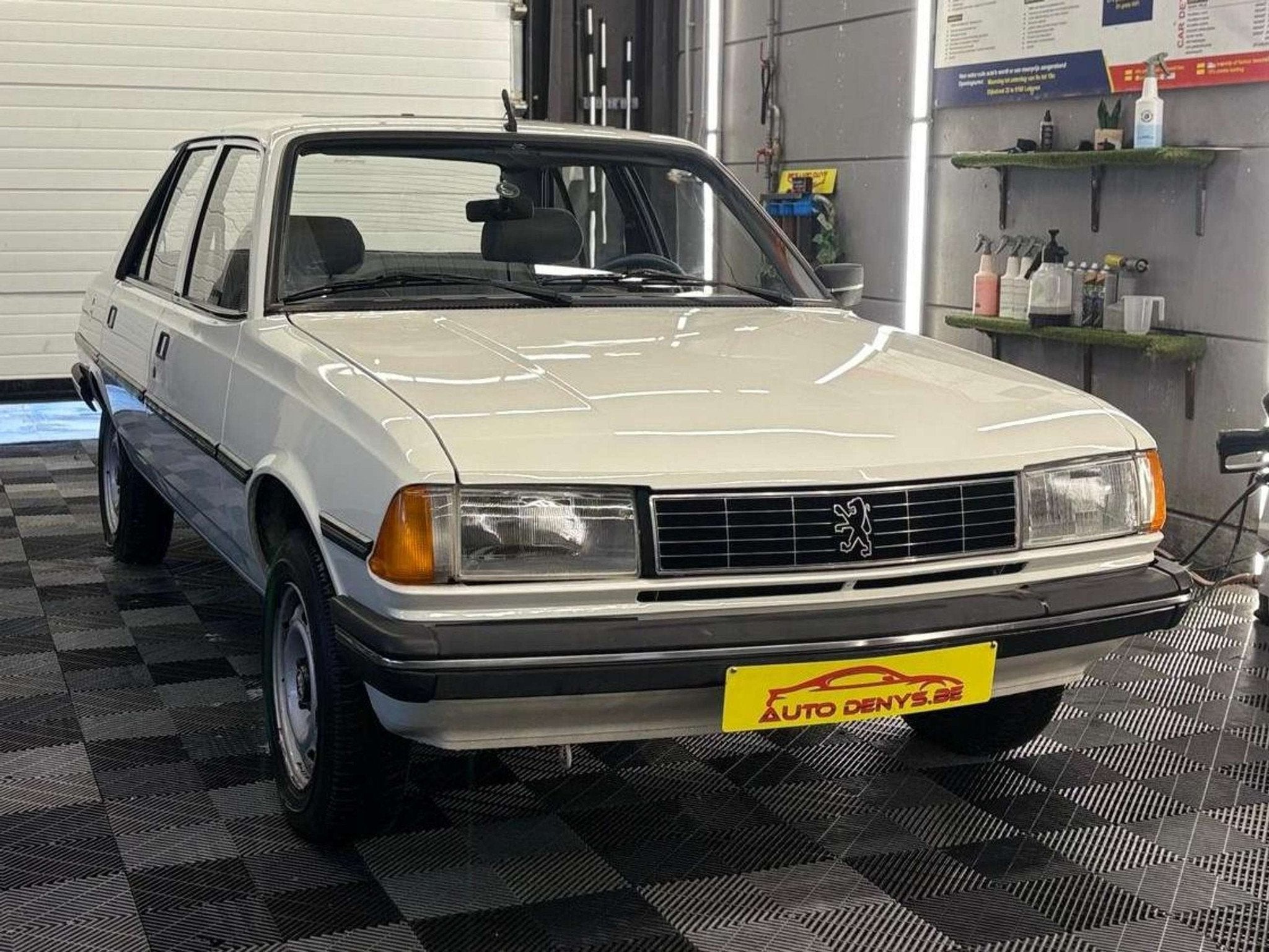 Peugeot 305 1.3 benzine bj. 1985. 86000km, 59 pk, 4 deurs, Wit, Bedrijf