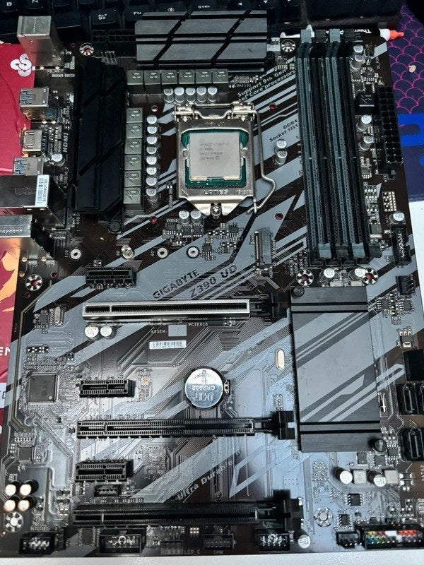 Gigabyte Z390 UD Moederbord lga 1151, Computers en Software, Moederborden, LGA 1151, DDR4, Ophalen of Verzenden, Zo goed als nieuw