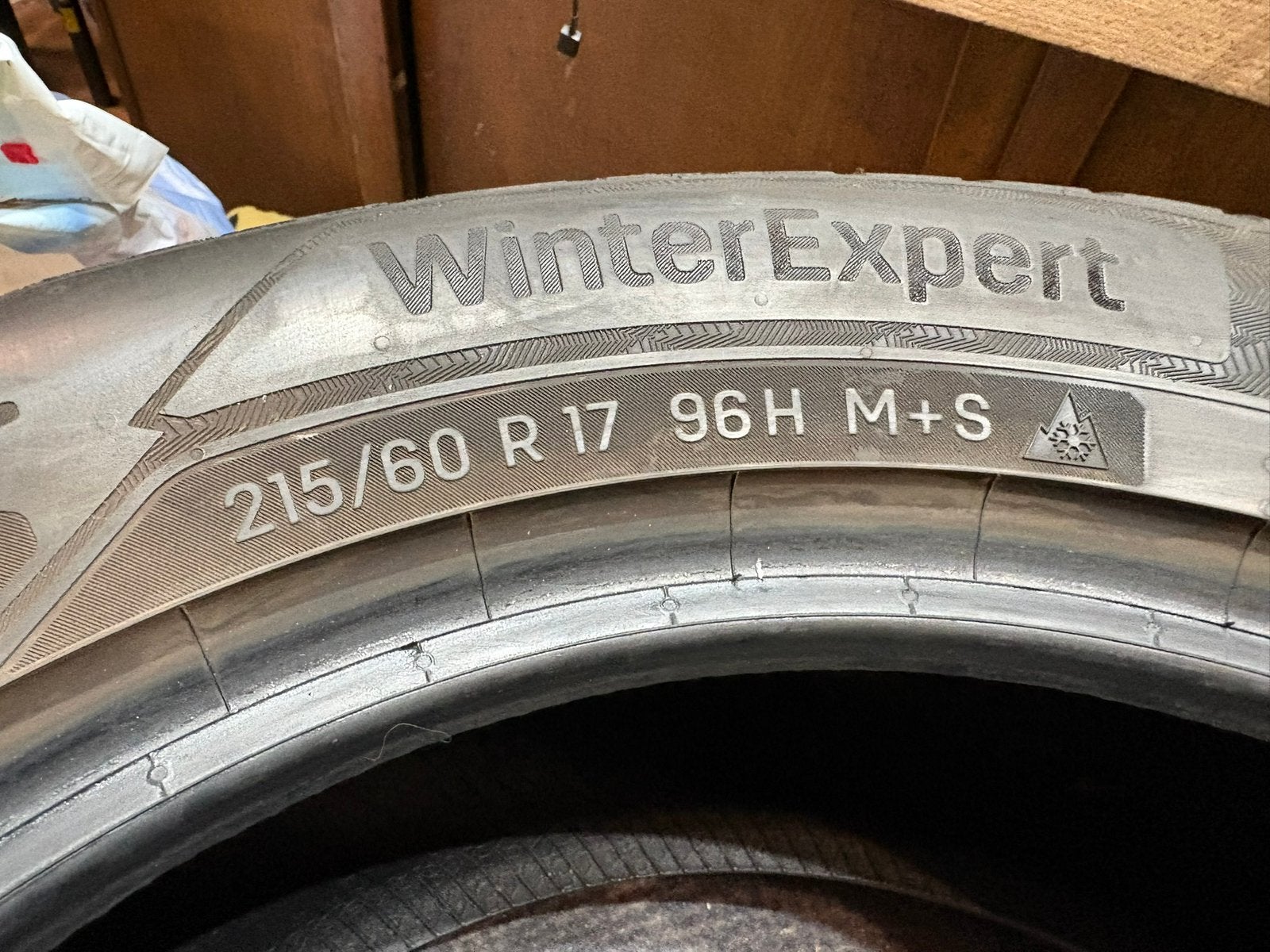 Deux pneux hiver et pluie 215/60 R17 96H, Enlèvement, Comme neuf