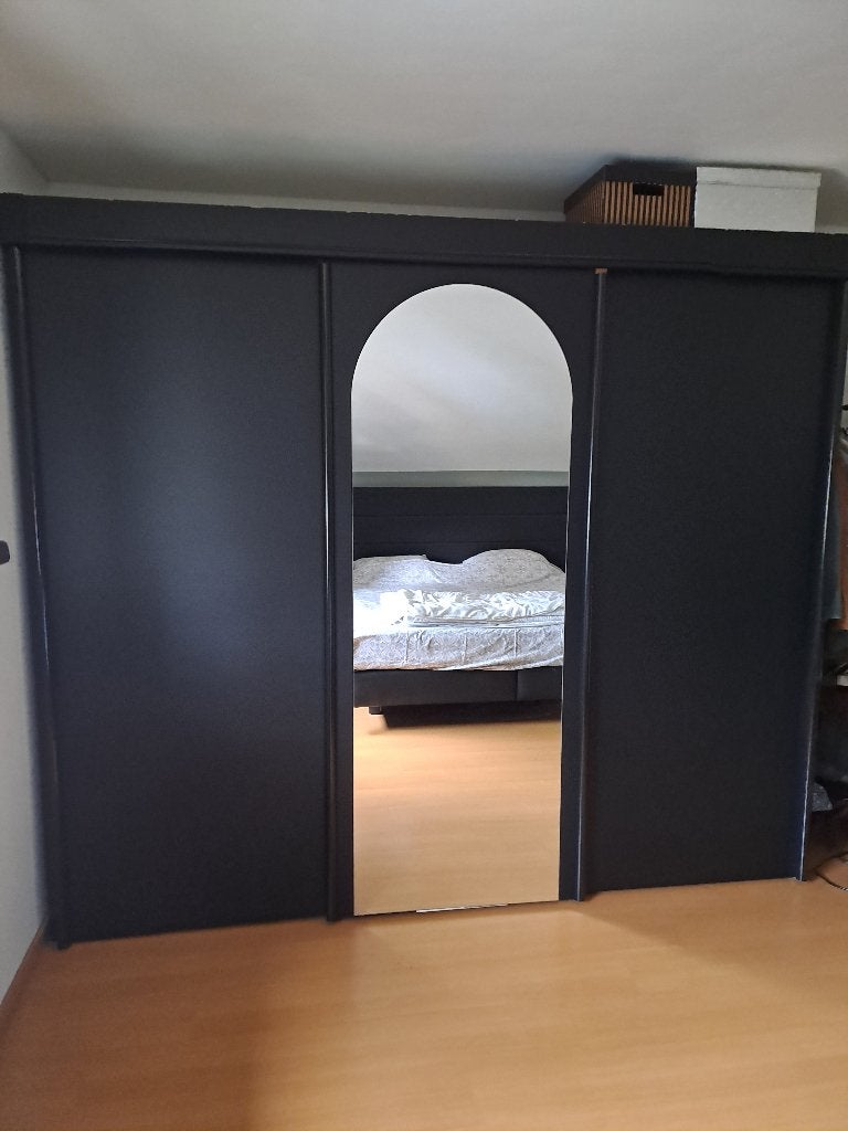Kleerkast zwart met schuifdeuren, Ophalen, Met deur(en), Gebruikt, 200 cm of meer