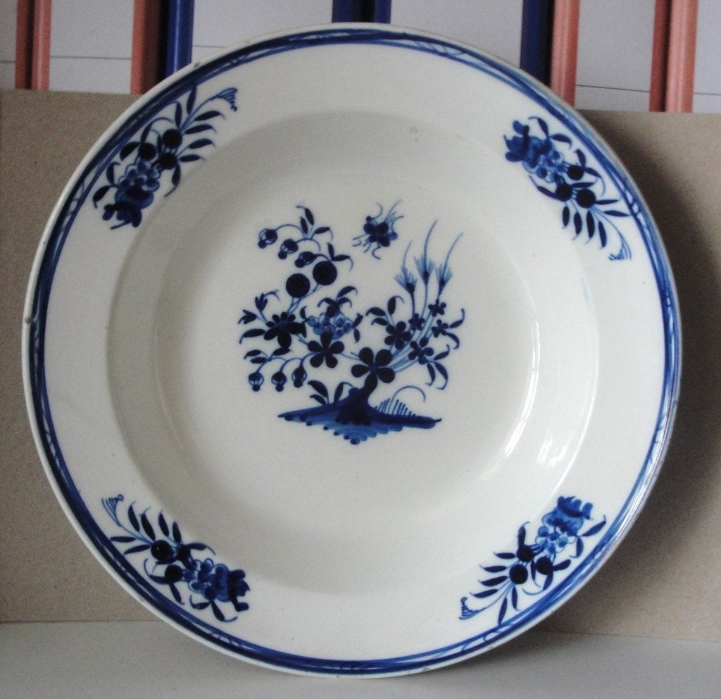 ASSIETTE CREUSE, décor "GRAND BOUQUET"., Ophalen