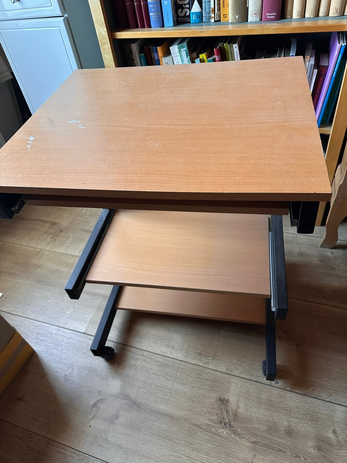 Kleine computertafel op wieltjes – €20, Enlèvement, Utilisé