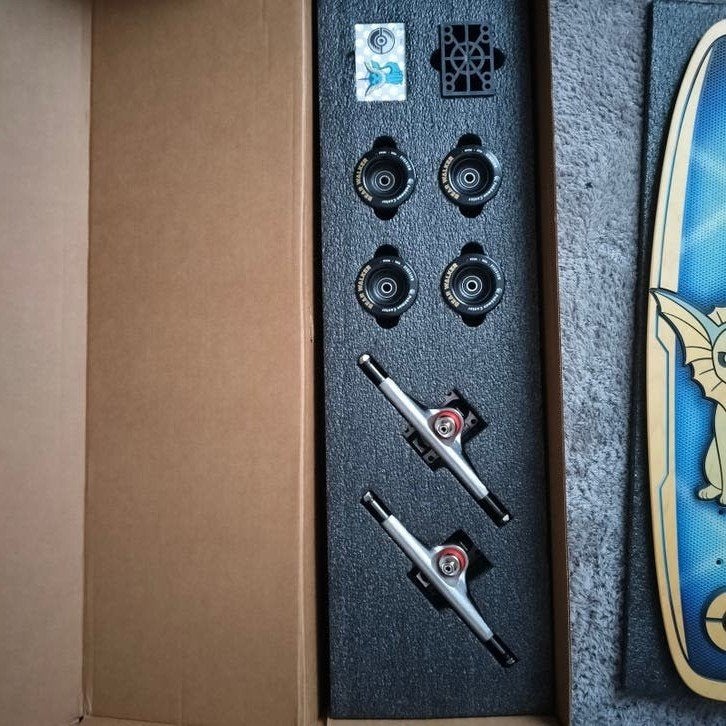 Pokémon Vaporeon Skateboard Bear Walker - one of 1500, Hobby en Vrije tijd, Verzamelkaartspellen | Pokémon, Ophalen, Zo goed als nieuw