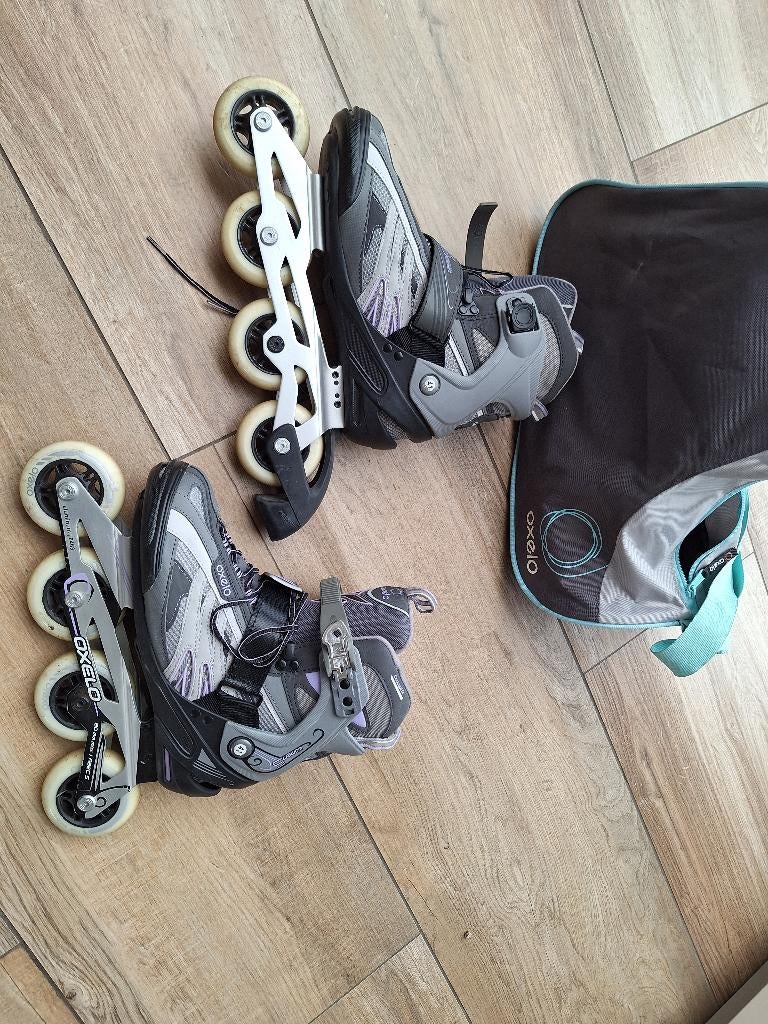 Skeelers dames oxelo met hoes, Sports & Fitness, Patins à roulettes alignées, Utilisé, Rollers 4 roues en ligne, Autres marques