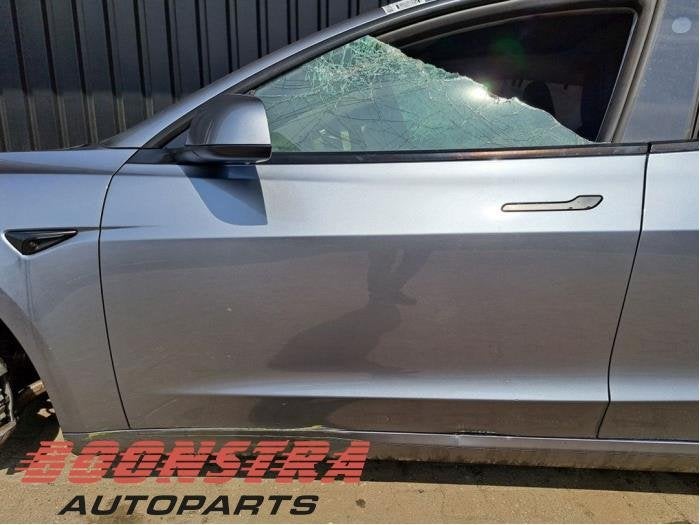 Portier 4Deurs links-voor van een Tesla Model 3 (Model 3 17-, Gebruikt, -, -, Ophalen of Verzenden