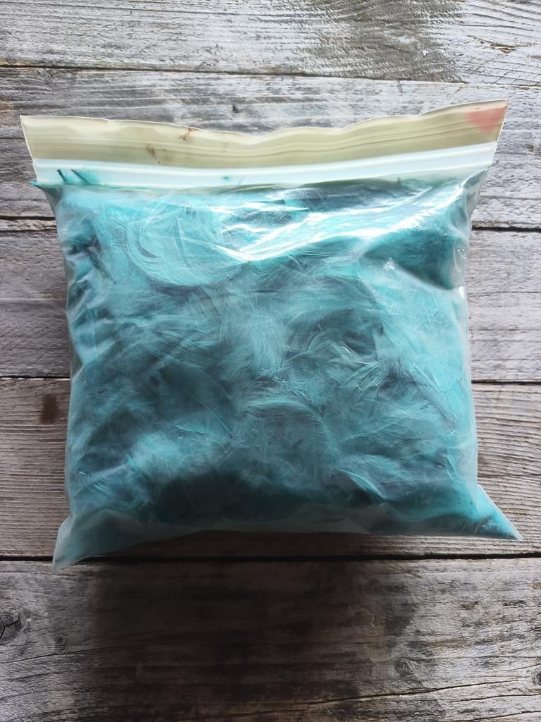 Zakje blauwe decoratieve veren / pluimen – knutselen & decor, Ophalen, Zo goed als nieuw
