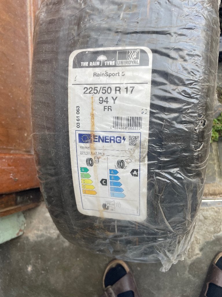 Pneu jamais utiliser, Autos : Pièces & Accessoires, Pneus & Jantes, Neuf, Pneus été, Enlèvement, 225 mm