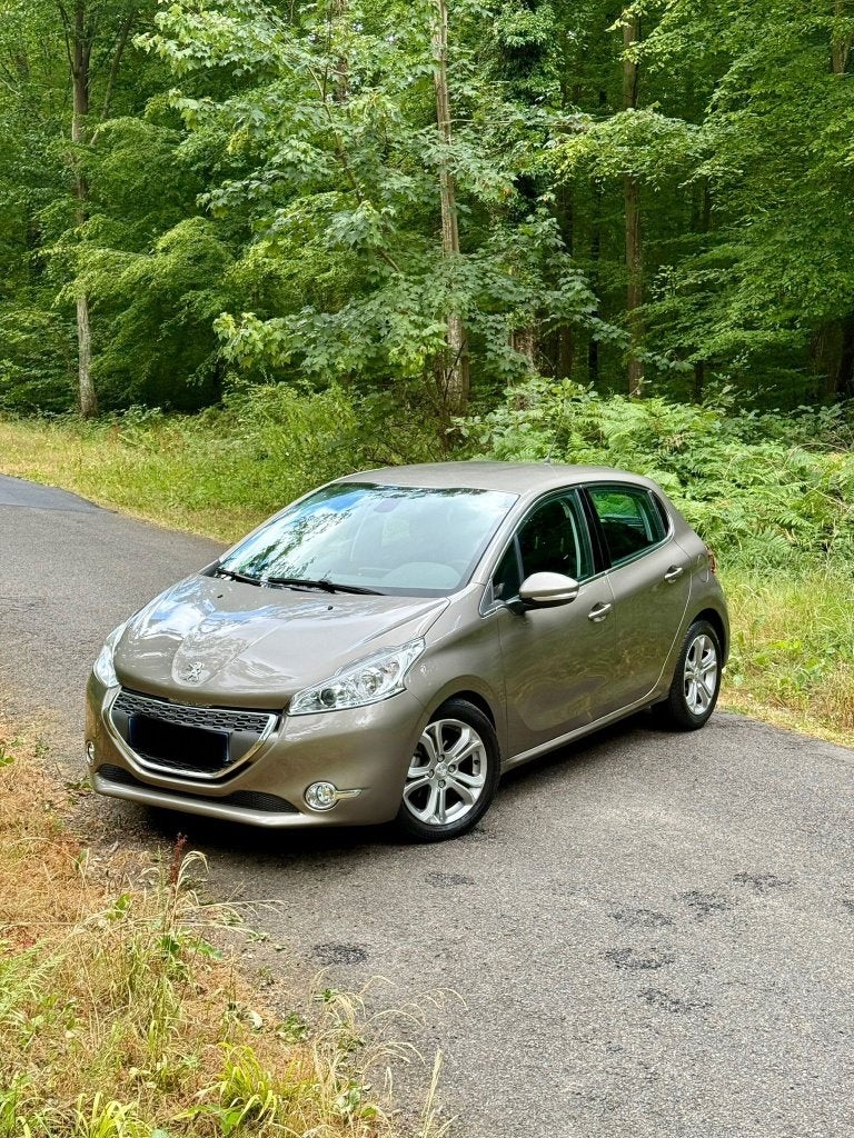 Peugeot 208 5 Portes 1.6 e - HDi 92 ch, Achat, Beige, 4 cm³, Automatique