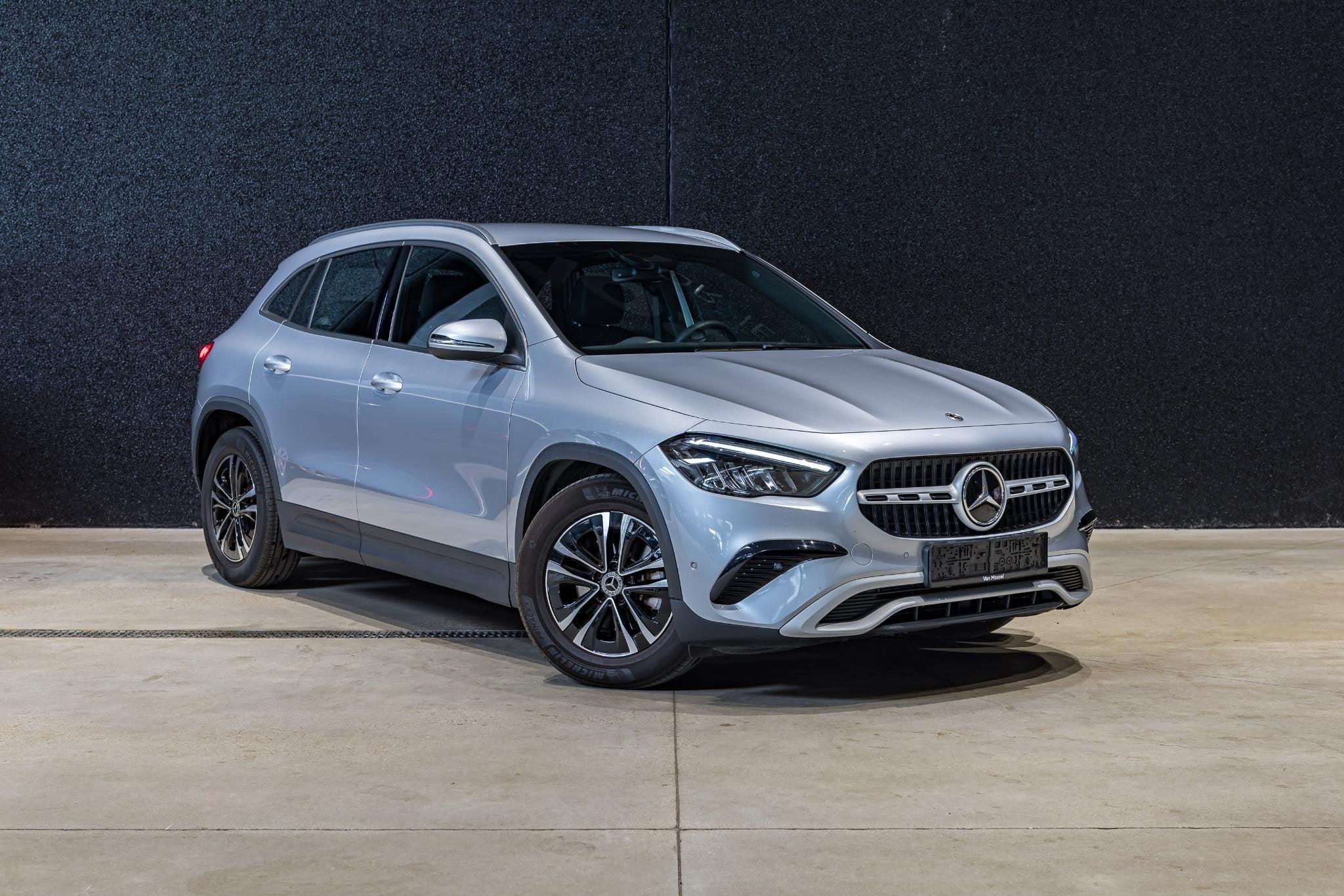 Mercedes-Benz GLA GLA 180 Business Line (automatique), 100 kW, Argent ou Gris, Achat, Entreprise