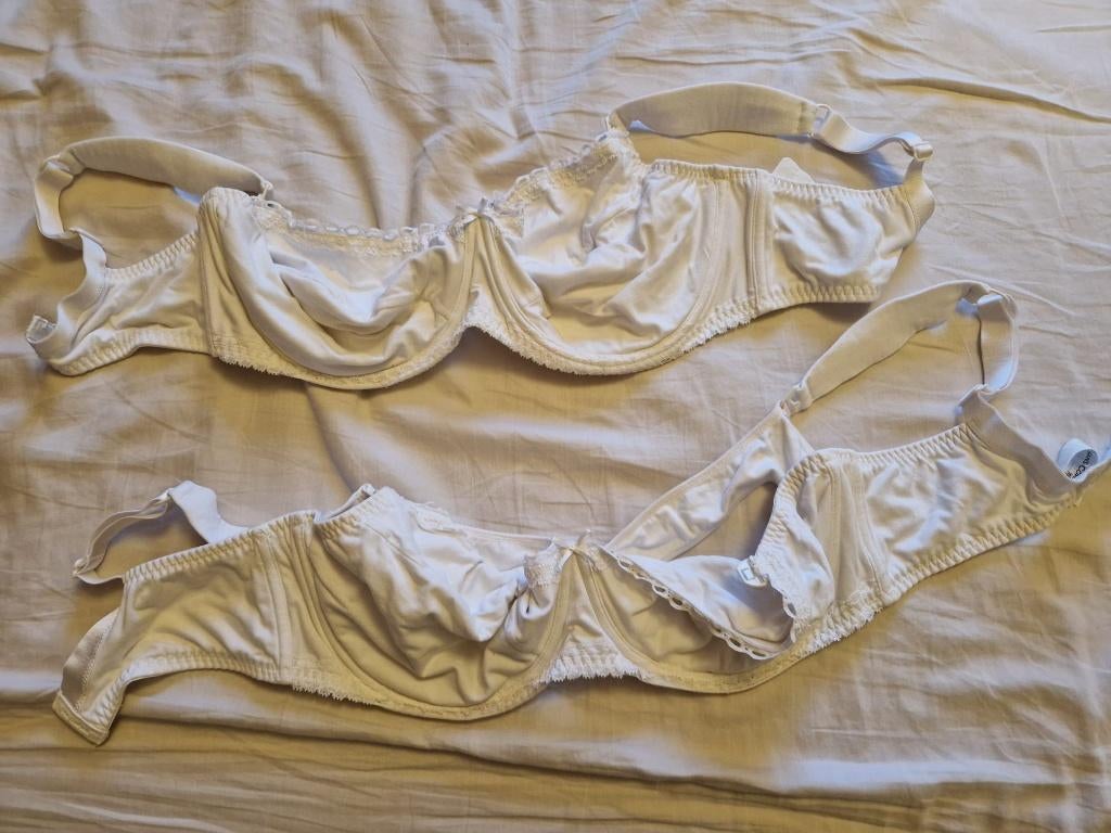 Lot de 2 soutiens-gorge d'allaitement blancs 105F, Enlèvement, Comme neuf, Blanc, Lingerie ou Maillot de bain