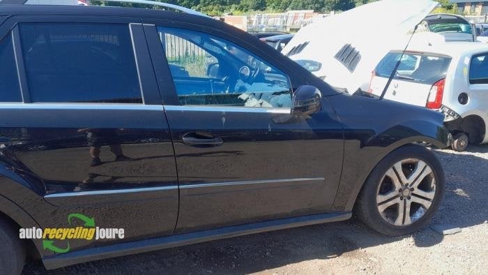 Portière 4portes avant droite d'un Mercedes ML-Klasse (197), -, 3 mois de garantie, Utilisé, Porte