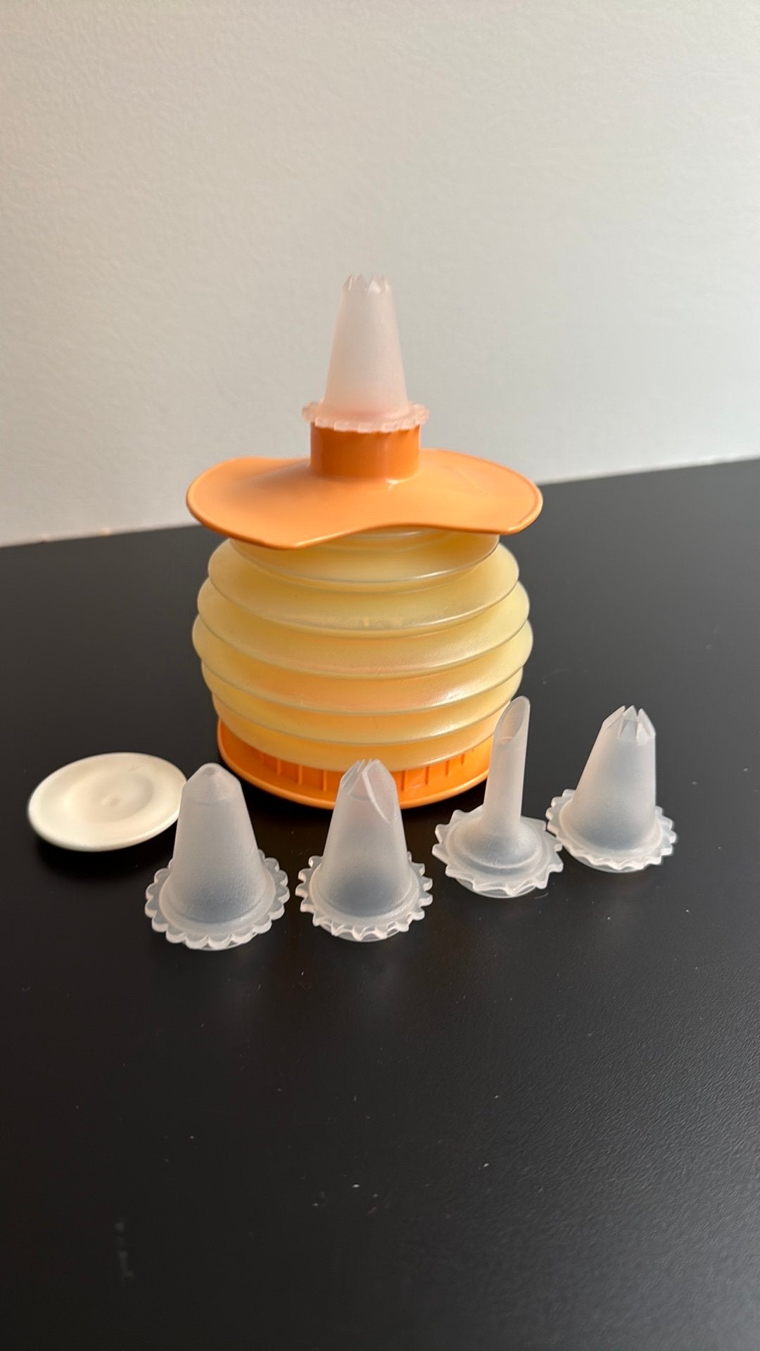 Tupperware spuitzak met 5 spuitmondjes, Huis en Inrichting, Ophalen of Verzenden, Zo goed als nieuw
