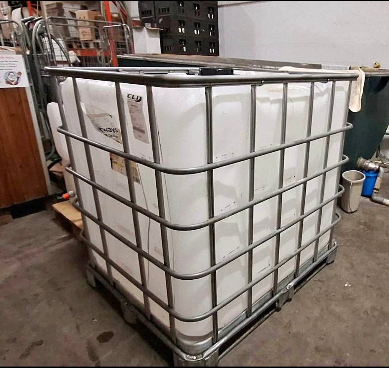 Tank van 1000 liter (2 beschikbaar), Tuin en Terras, Ophalen, Zo goed als nieuw, Met kraantje