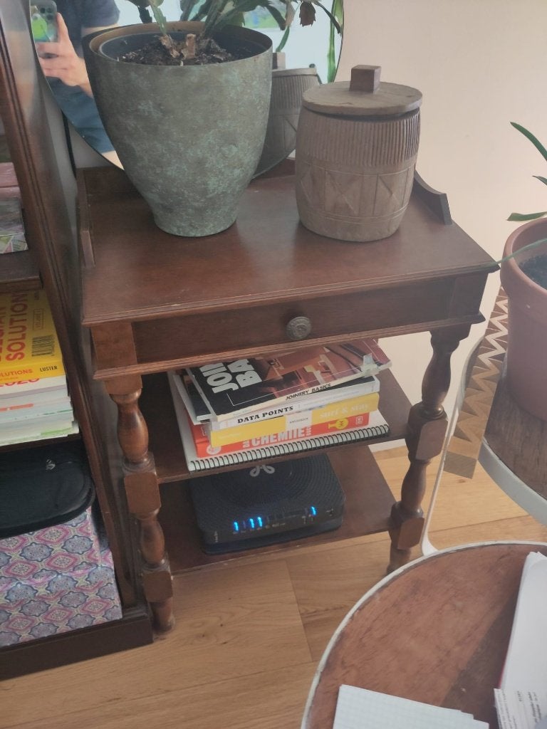 petite table de chevet marron foncé, Enlèvement, Utilisé