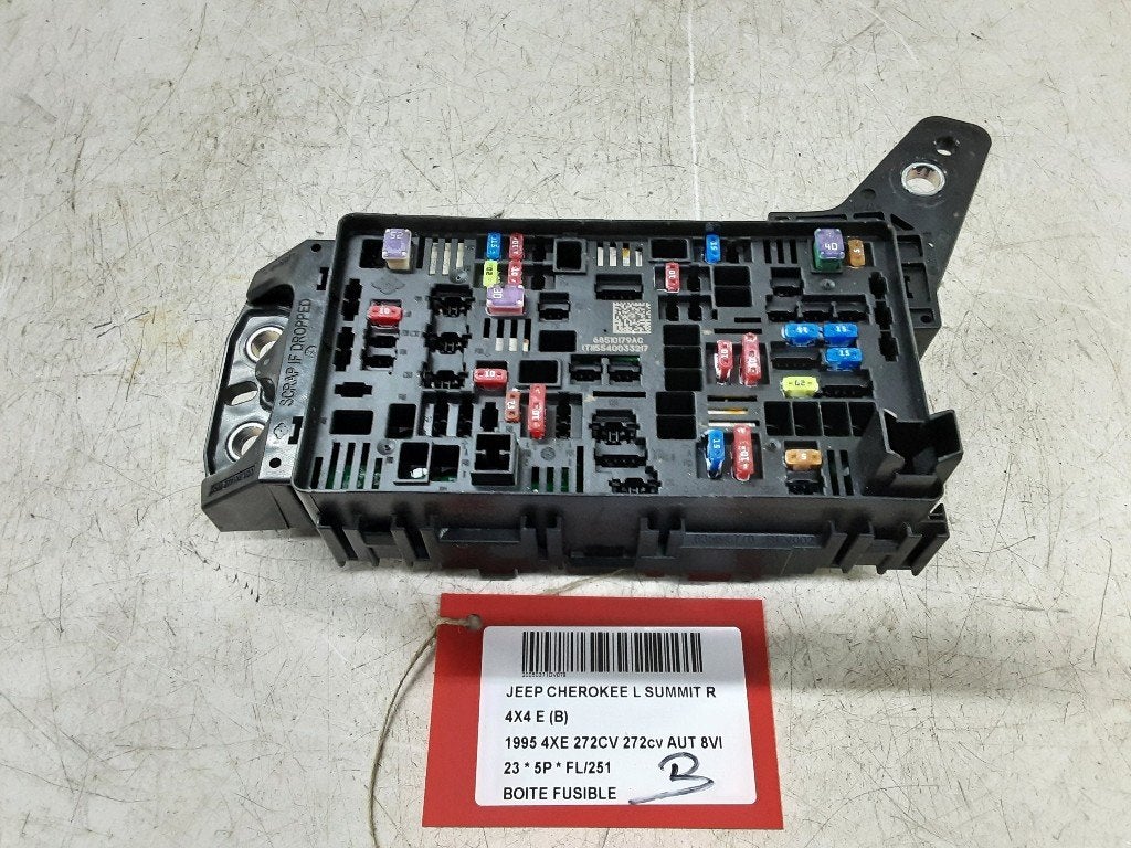ZEKERINGKAST Jeep Grand Cherokee L (WL) (68510179AC), Jeep, Gebruikt, Mevr. I. Hauben, Rue de l'Espoir 34 34
4030  GRIVEGNÉE, BE