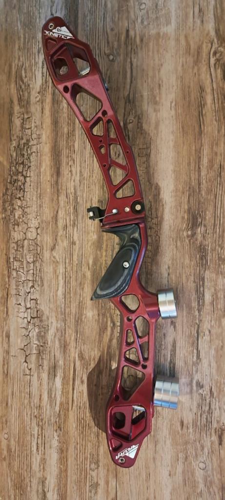 Arc barebow gaucher, Enlèvement