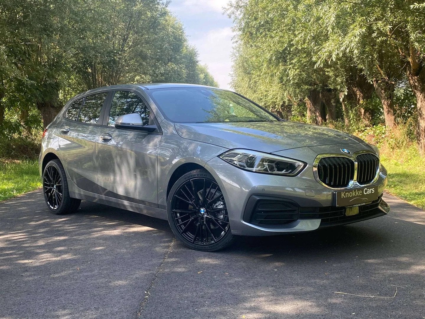 BMW 1 Serie 118 Parkassist voor/achter+Camera,Navigatieautom, Autos, BMW, 100 kW, Argent ou Gris, Achat, Phares entièrement LED