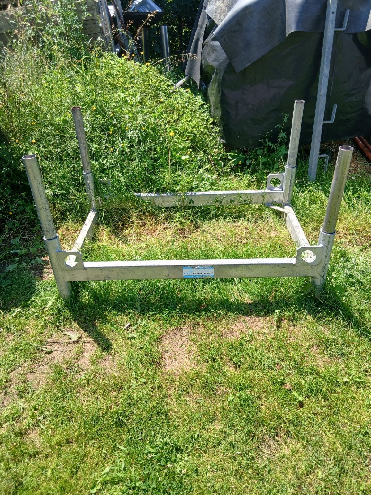 Barelle de rangement pour échafaudage.